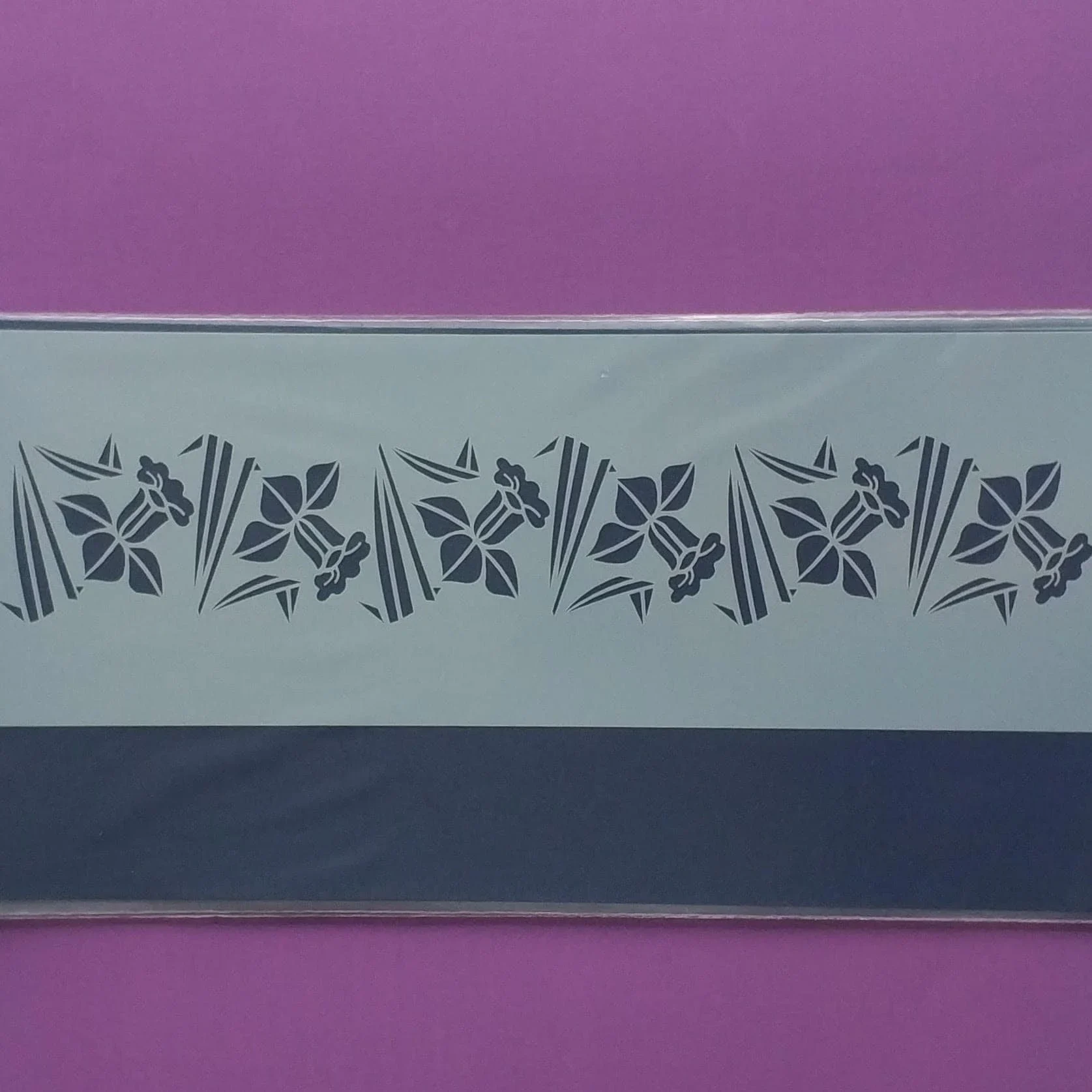 Daffodil Border Design Stencil Large